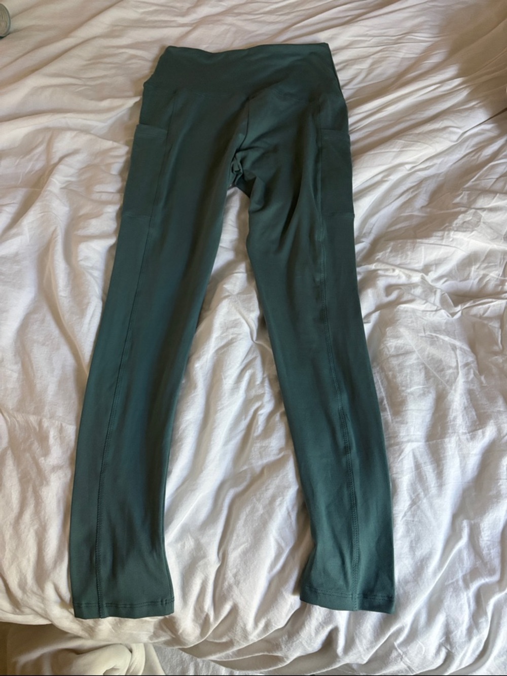 High-Rise Deep Green Leggings with Side Pockets